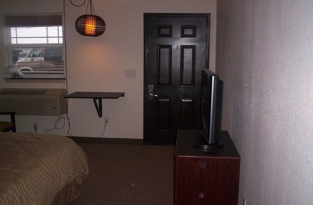 Price Pointe Inn 沃科夏 外观 照片