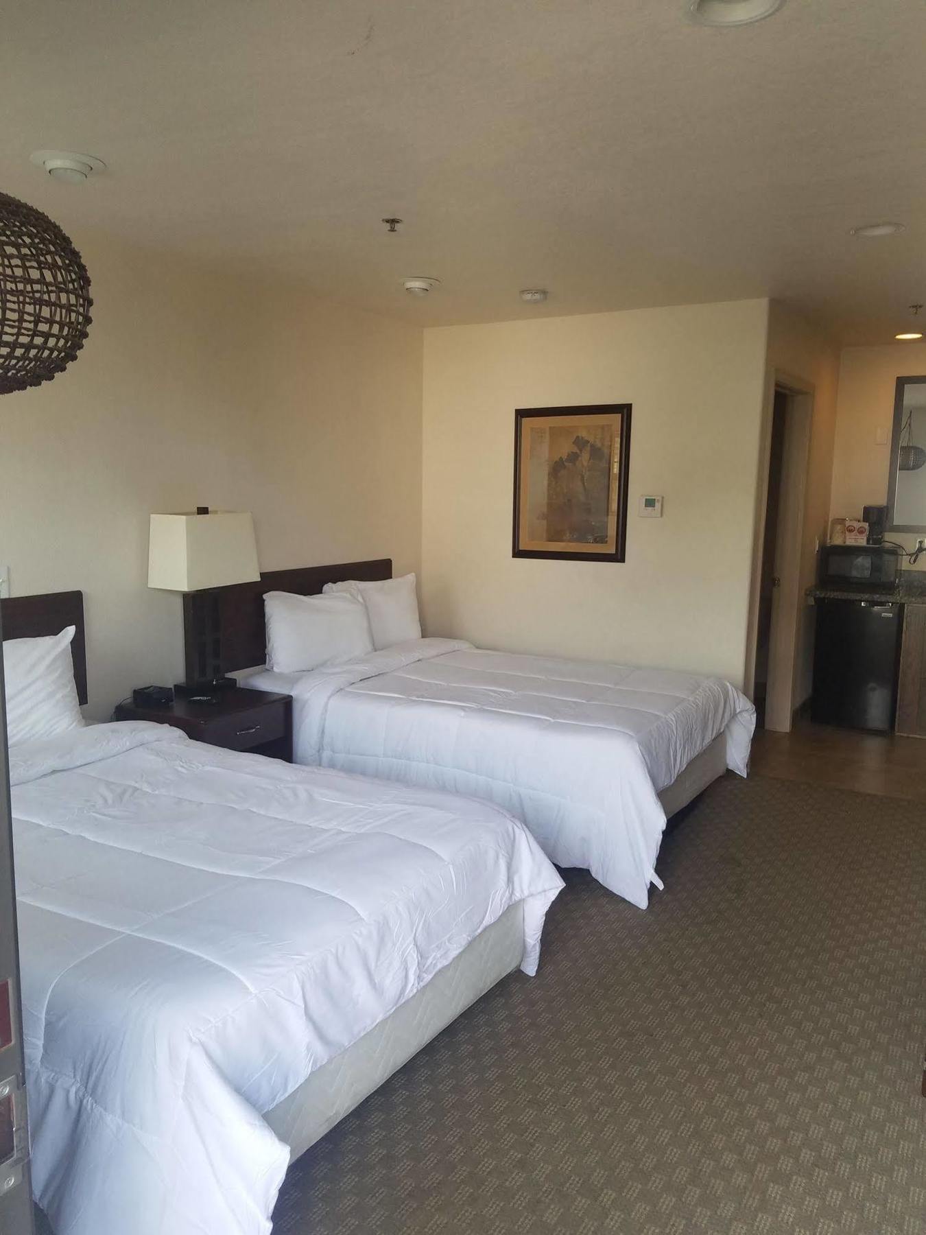Price Pointe Inn 沃科夏 外观 照片