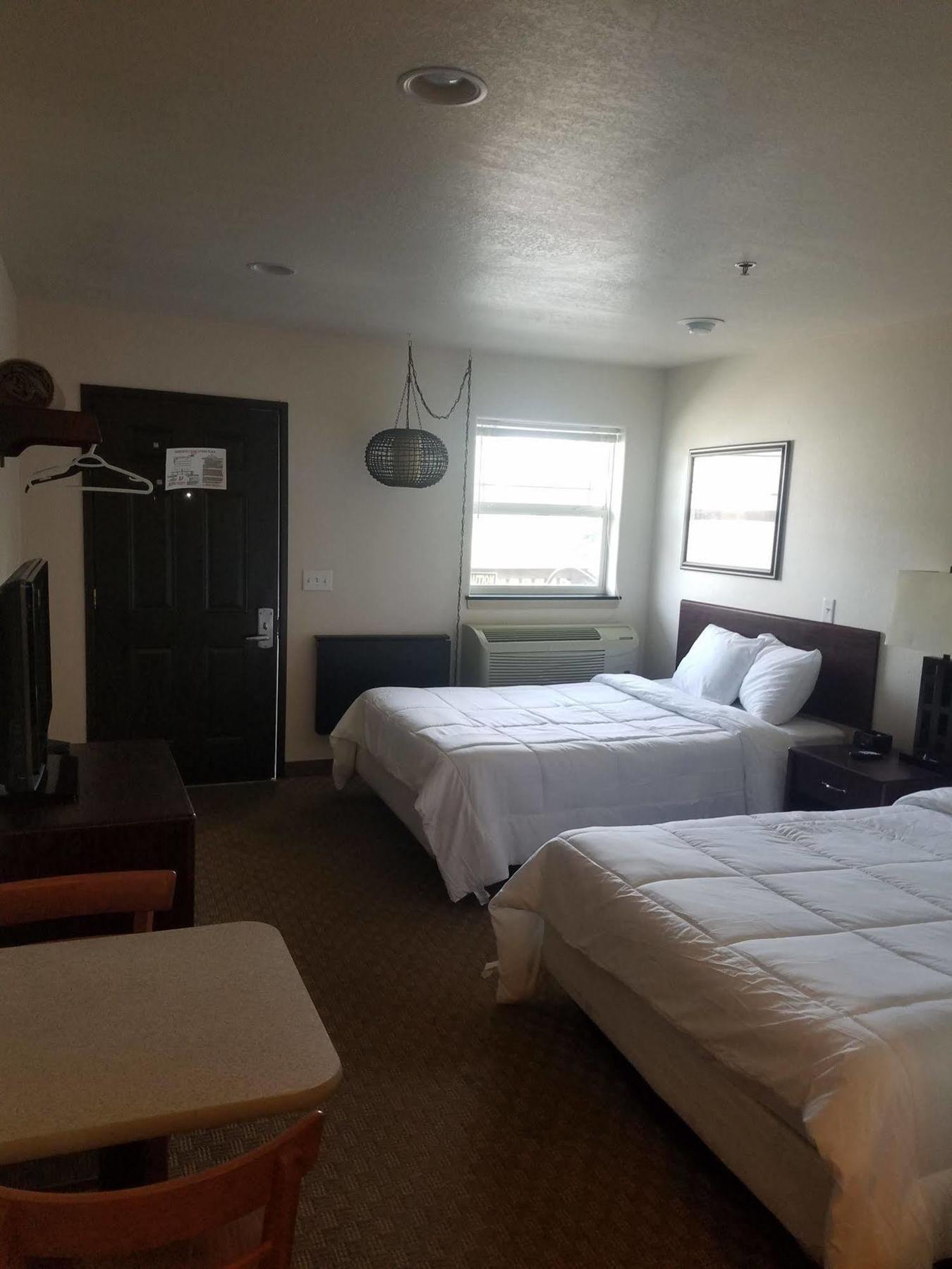 Price Pointe Inn 沃科夏 外观 照片